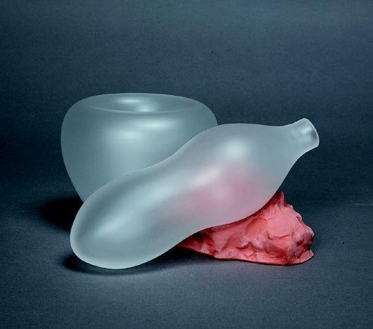 Les Objets d’Artistes,: A Vase by Anish Kapoor, 1993