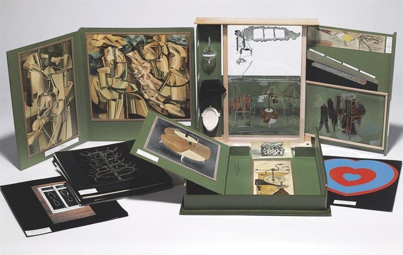 de ou par Marcel Duchamp ou Rrose Sélavy (La Boîte en Valise, Series G) ( by Marcel Duchamp