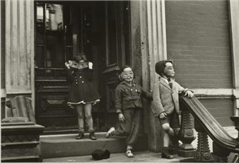 In Passing: Evelyn Hofer, Helen Levitt, Lilo Raymond - Stephen A. Schwarzman Building, New York Public Library