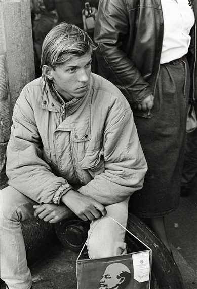 3. OKTOBER 1990 UNTER DEM BRANDENBURGER TOR by Gabriele & Helmut Nothhelfer, 1990