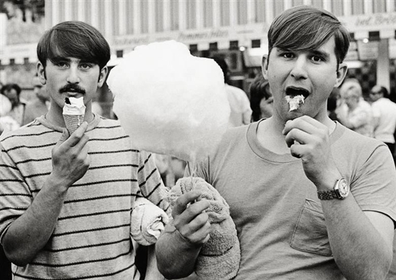 AMERIKANISCHE SOLDATEN, DEUTSCH- AMERIKANISCHES VOLKSFEST, BERLIN by Gabriele & Helmut Nothhelfer, 1974