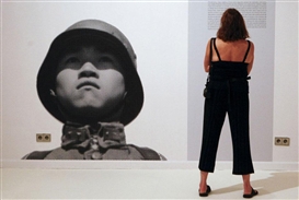 Robert Capa Exhibition at Círculo de Bellas Artes Focuses on Famous Photograph