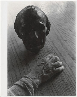 LIFE MASK OF LINCOLN, HAND OF CARL SANDBURG, 1935 - Edward Steichen