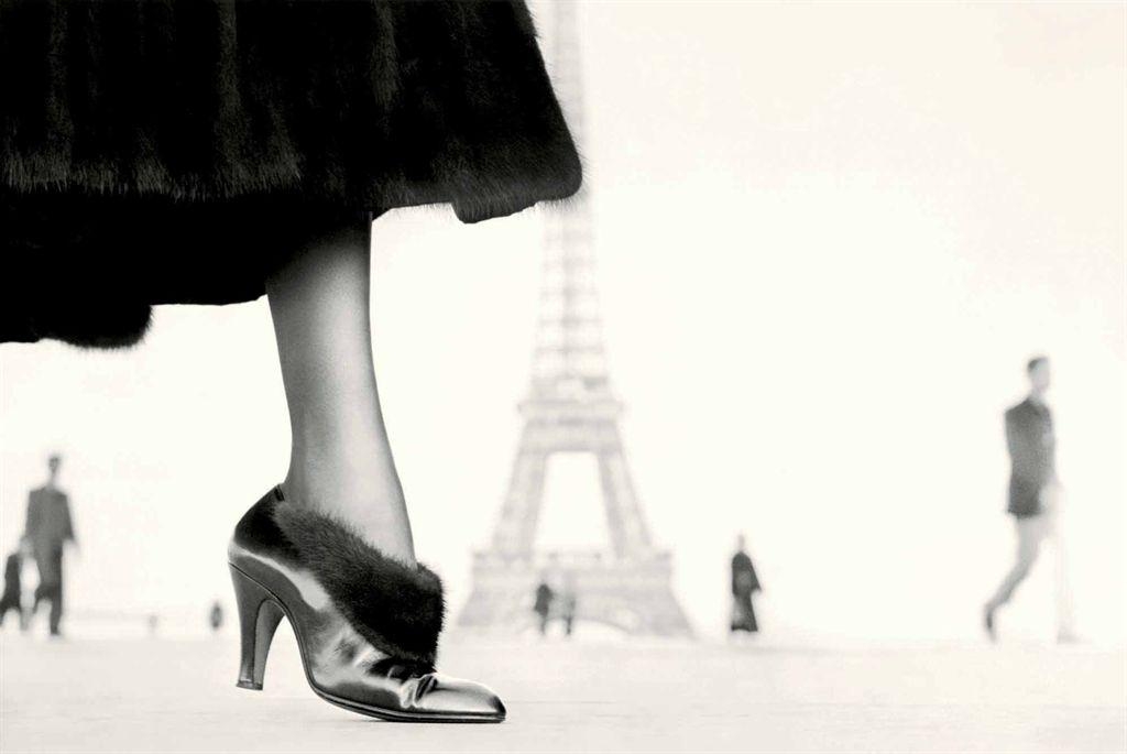 Shoe, designed by Perugia, Place du Trocadéro, Paris, August 1948 by Richard Avedon, printed in 1997