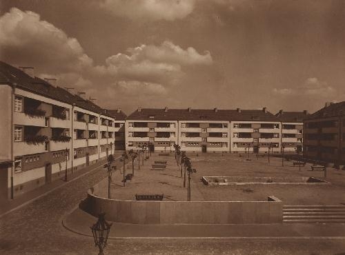 BEBAUUNG "AM ROSENGARTEN", SIEDLUNG BICKENDORF II by Werner Mantz, 1927