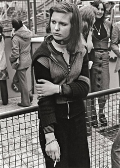 MÄDCHEN MIT ZIGARETTE, FRÜHLINGSFEST BERLIN - Gabriele & Helmut Nothhelfer