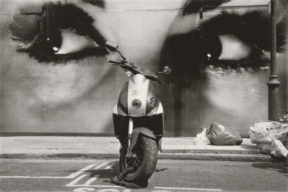 Untitled, London by Sasha Gusov, 2006