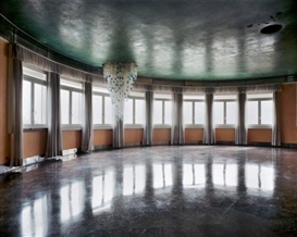 Lynne Cohen: Space Invader
