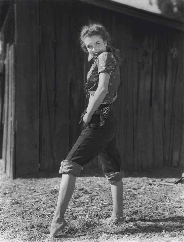 Artwork by Andre de Dienes, Marilyn Monroe, 1945, Made of gelatin silver print