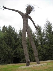 New York’s Katonah Museum Displays Looming Creations by Contemporary Sculptor