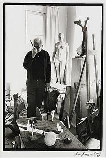 Konstnären Eric Grate i sin ateljé, Ulriksdal 1973 - Lucien Brongniart