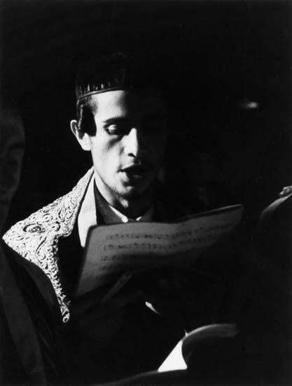 Roman Vishniac | Meshorerim (choir singers) at the house of Rabbi ...