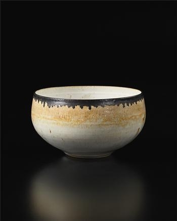 Lucie Rie, Early rounded bowl with inlay (1952)