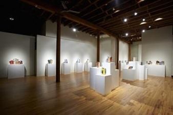 Lidya Buzio: Ceramics - Cecilia De Torres