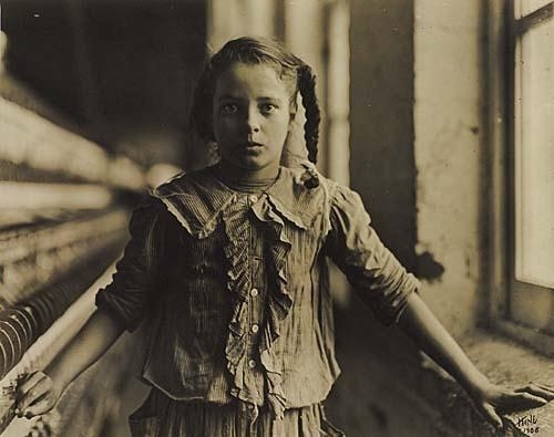 An adolescent spinner, North Carolina by Lewis Hine, 1908