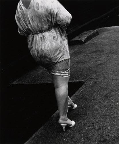Woman in high heels by Leon Levinstein, 1950 -1960