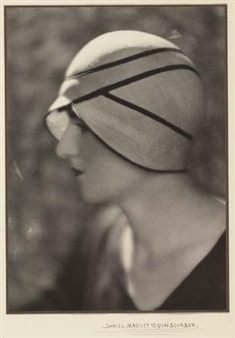 Woman in a cloche - Daniel Masclet
