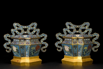 Chinese paintings, calligraphy and fine snuff bottles abound at Bonhams Asian Decorative Arts Auction