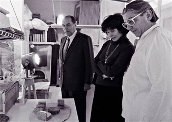 Francois Miterand and his wife in studio of Pierre Székely - Ruska Judit