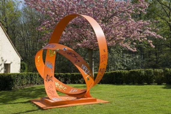 WHAT IS PUBLIC SCULPTURE?