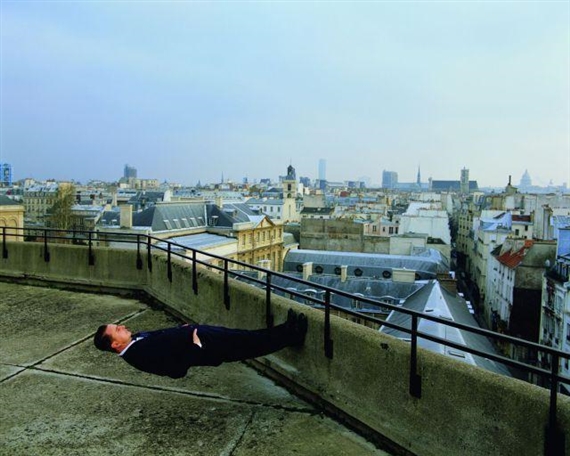 CONTEMPLATION IRRATIONNELLE by Philippe Ramette, 2003