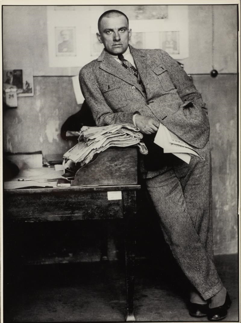 Aleksandr Mikhaylovich Rodchenko | Poet Vladimir Mayakovsky in ...