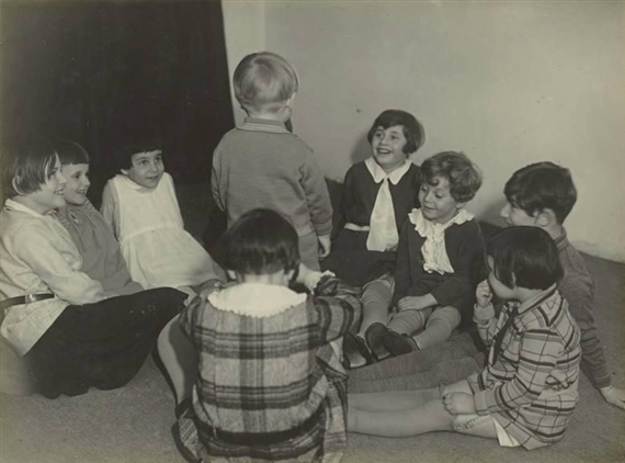 SPASSVOGEL I(N) DIE MITTE (THE JESTER IN THE MIDDLE)