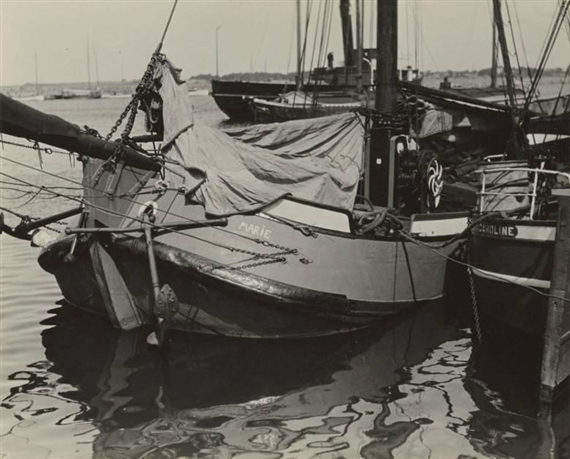 FISCHKUTTER (FISHING CUTTER) / AM BOLTEN by Aenne Biermann, 1930