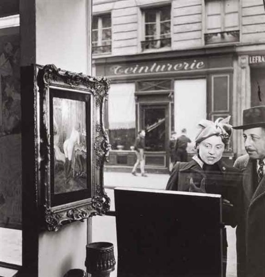 Le regard oblique, vitrine Galerie Romi, Paris by Robert Doisneau, 1948