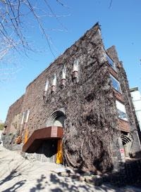 Iconic Space building acquired by art gallery