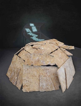 Tincta purpura tegit fuco roseo conchyli by Mario Merz, 1980