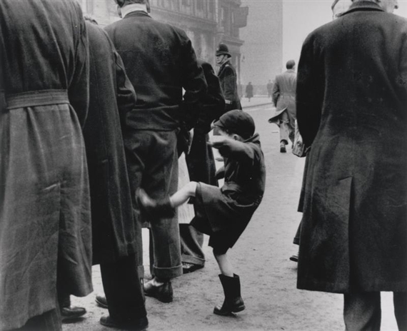 FRUSTRATION, PETTICOAT LANE, LONDON, 1948 by Grace Robertson, printed 2000