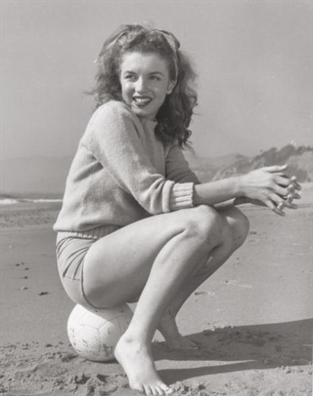 Marilyn Monroe (Tobey Beach) by Andre de Dienes, 1945