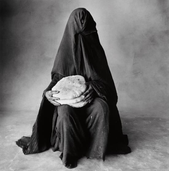 Woman with three loaves (Morocco) by Irving Penn, 1971
