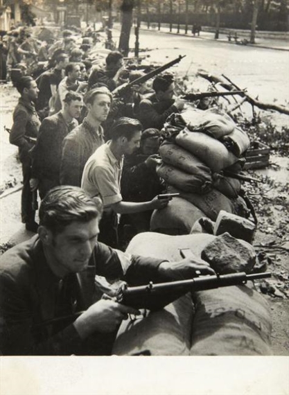 Les barricades, boulevards St-Michel et St-Germain, Paris, 25 août by Robert Doisneau, 1944