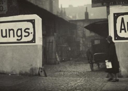 „BERLIN – BEERDIGUNGSINSTITUT“