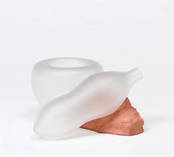 Les objets d'artistes: A Vase by Anish Kapoor, 1993