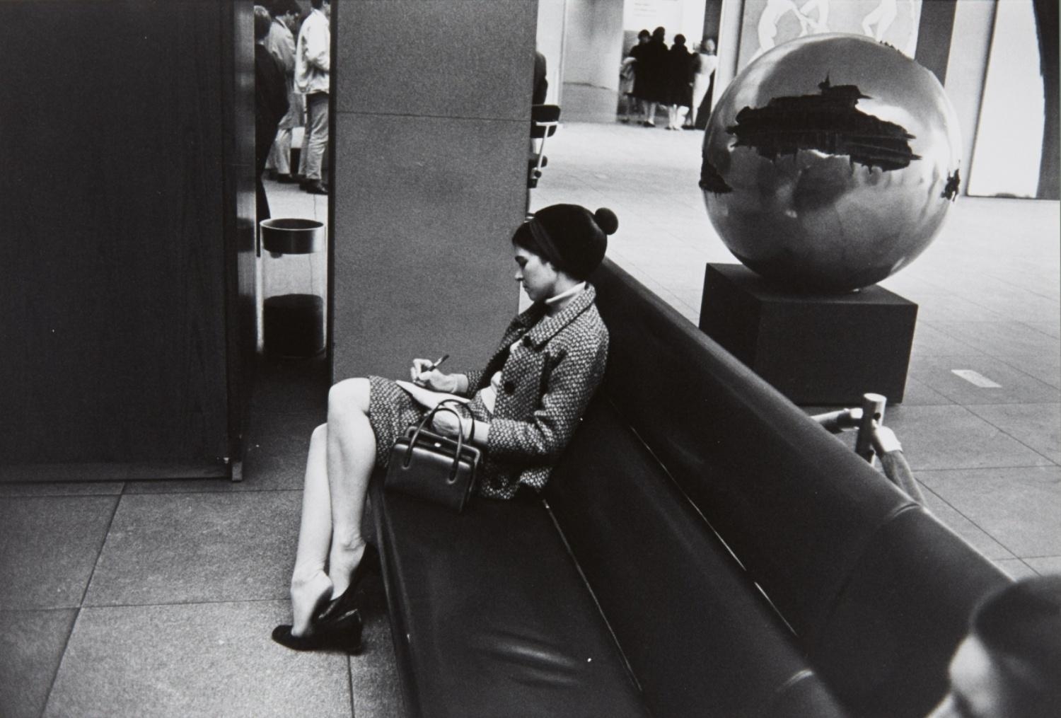 The museum of modern art by Garry Winogrand, 1960s