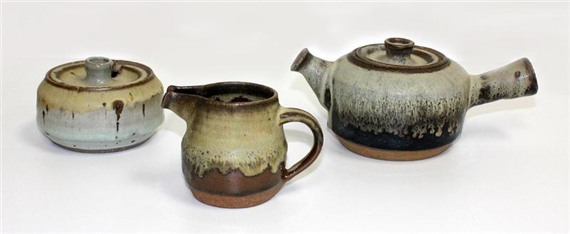 Three-piece stoneware teaset by Juliet Peter