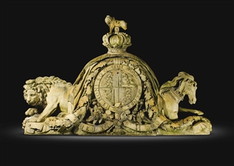 MONUMENTAL ROYAL COAT OF ARMS OF QUEEN VICTORIA - British School, 19th Century