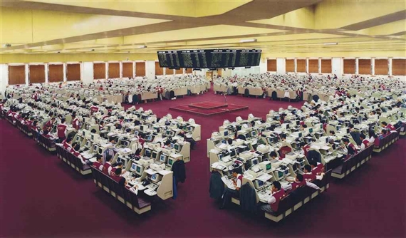 Hong Kong Börse II (Hong Kong Stock Exchange II) by Andreas Gursky, 1995