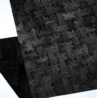 Between 3 - Michaela Maupicová