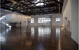 Venn closes Queen Street gallery