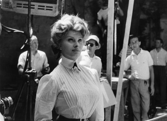 pierluigi-praturlon-sophia-loren-olympia-1960-mutualart