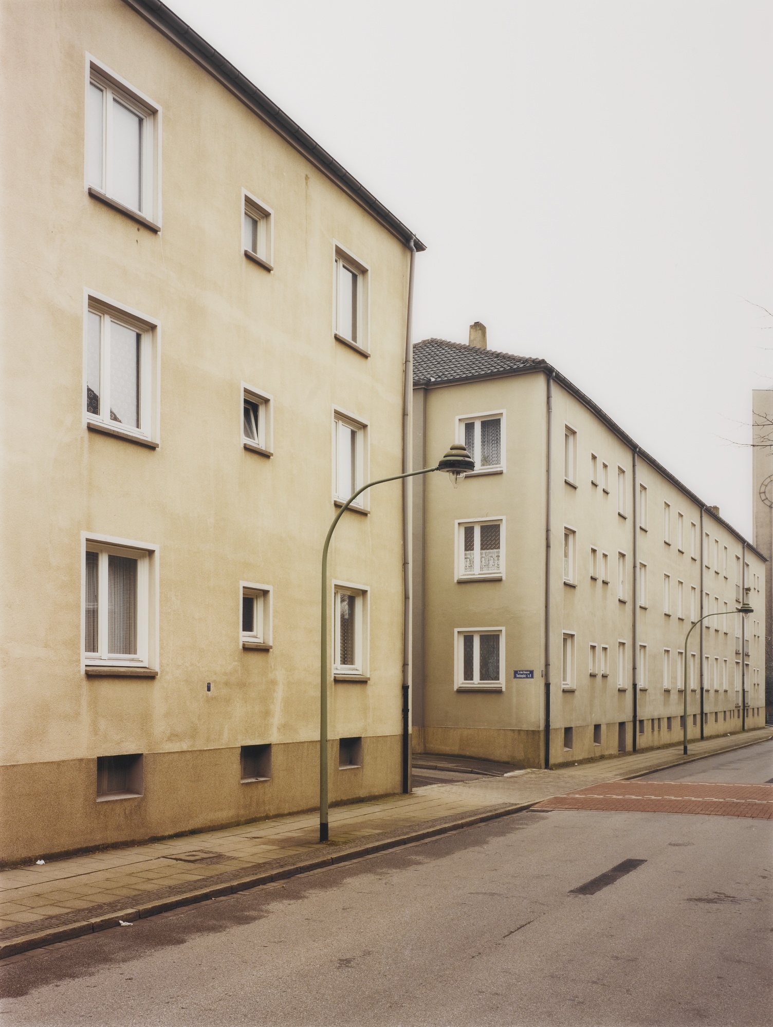 Artwork by Thomas Ruff, HAUS NR. 7 I, Made of chromogenic color print mounted with Diasec face