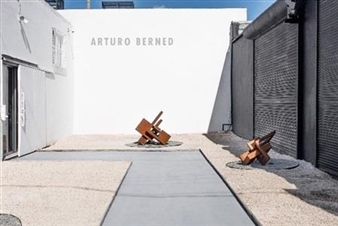 Arturo Berned: Patio Sculptures - Sammer Gallery