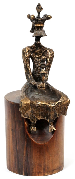 Raised on a wooden plinth. - Hanna Stiebel