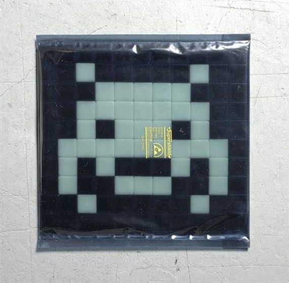 Space Invader Kit D'Invasion IK.15 Glow in the Space (2013) MutualArt