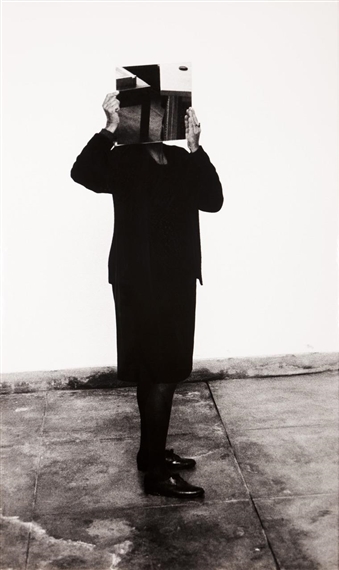 Dentro de Mim by Helena Almeida, 2000