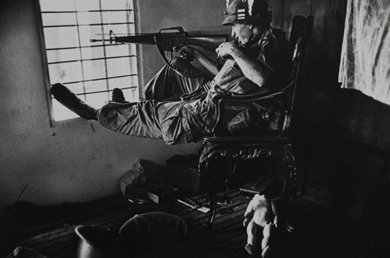 Kampf um Saigon/The Battle for Saigon, Vietnam by Philip Jones Griffiths, 1968